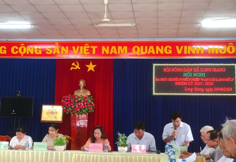 ảnh tại buổi ra mắt